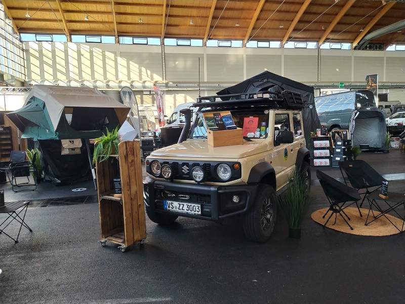 Suzuki Jimny auf dem Messestand von Vickywood